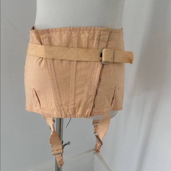 Vintage 1930s Pink Fan Lace Corset Girdle - Picture 4 of 8